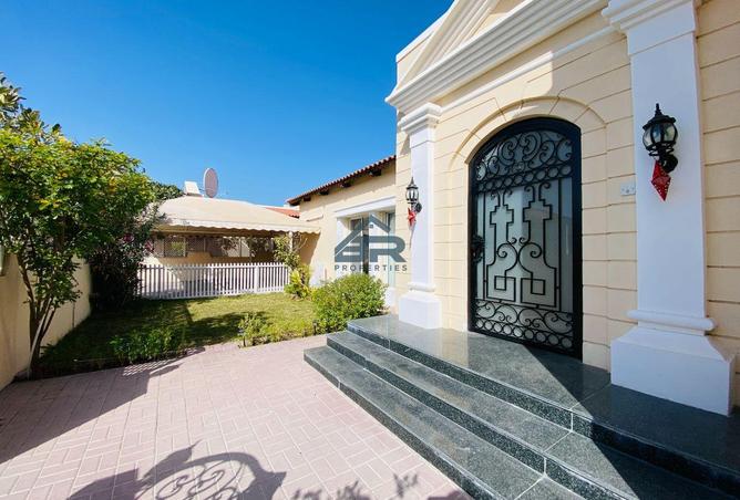 992813 - Property Image 2