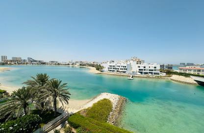 Apartment - 2 Bedrooms - 2 Bathrooms for rent in Tala Island - Amwaj Islands - Muharraq Governorate