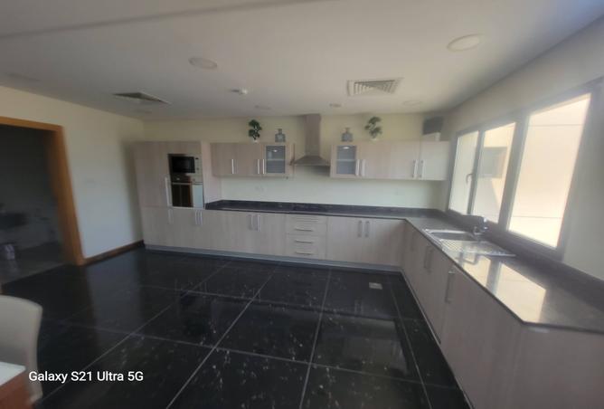 980928 - Property Image 3