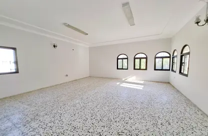Villa - 5 Bedrooms - 5 Bathrooms for rent in Busaiteen - Muharraq Governorate