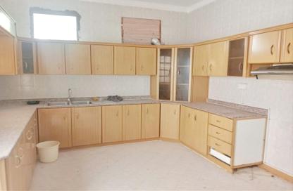 Villa - 5 Bedrooms - 5 Bathrooms for rent in Busaiteen - Muharraq Governorate