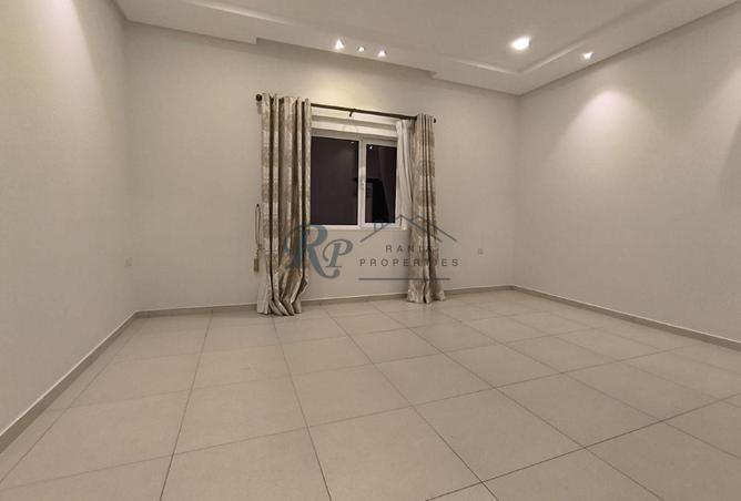 989384 - Property Image 2