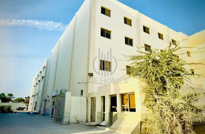 سكن الموظفين - استوديو - 8 حمامات للايجار في توبلي - المحافظة الوسطى