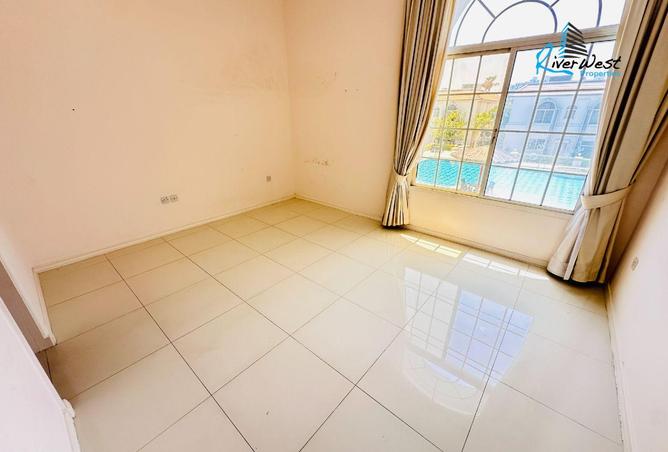54998009 - Property Image 3