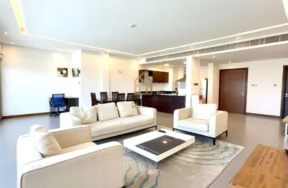 Apartment - 2 Bedrooms - 3 Bathrooms for rent in Reef Island - Capital Governorate
