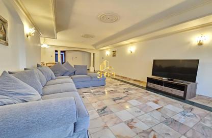 Apartment - 2 Bedrooms - 3 Bathrooms for rent in Al Juffair - Capital Governorate