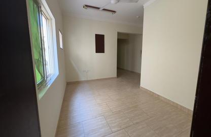 Apartment - 2 Bedrooms - 2 Bathrooms for rent in Jid Ali - Central Governorate