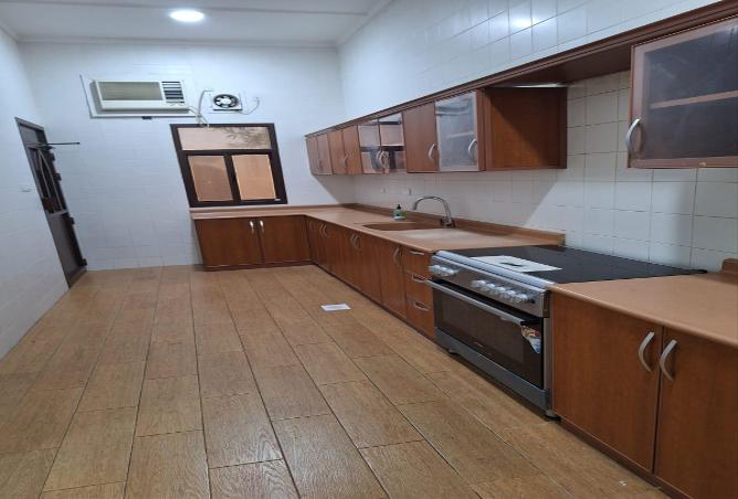 990375 - Property Image 3