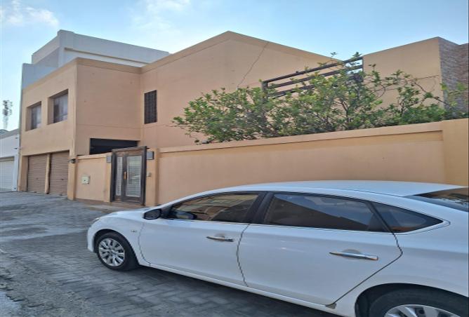 990375 - Property Image 2