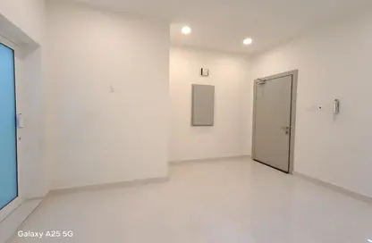 شقة - غرفة نوم - 1 حمام للايجار في توبلي - المحافظة الوسطى