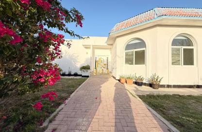 Compound - 3 Bedrooms - 3 Bathrooms for rent in Saar - Northern Governorate