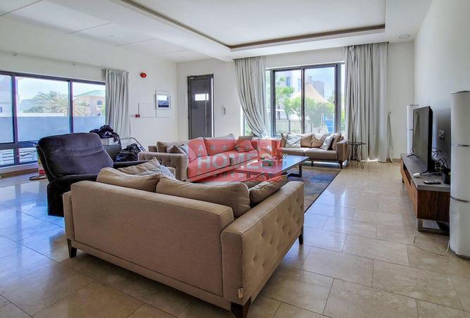 988275 - Property Image 2