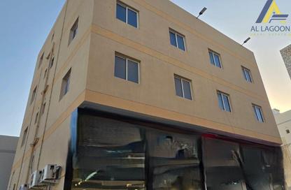 عمارة بالكامل - استوديو - 8 حمامات للبيع في الحد - المحرق