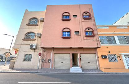 Villa - 7+ - 7+ for sale in Arad - Muharraq Governorate