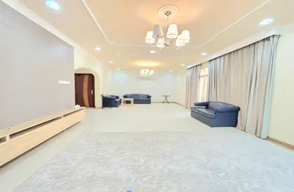 Apartment - 3 Bedrooms - 3 Bathrooms for rent in Segaya - Manama - Capital Governorate