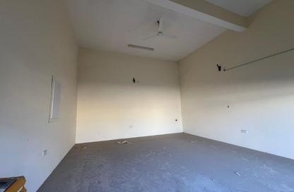 Shop - Studio for rent in Hamala - Northern Governorate