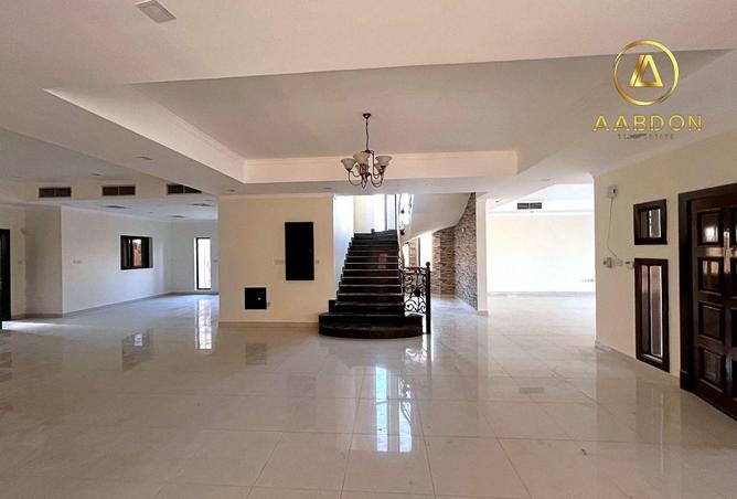 989545 - Property Image 2