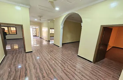 Villa - 5 Bedrooms - 3 Bathrooms for rent in Gufool - Manama - Capital Governorate