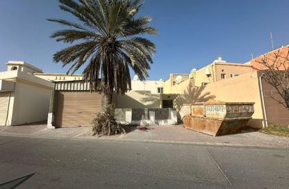 Villa - 4 Bedrooms - 2 Bathrooms for sale in Isa Town - Central Governorate