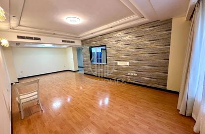 Apartment - 3 Bedrooms - 4 Bathrooms for rent in Sanabis - Manama - Capital Governorate
