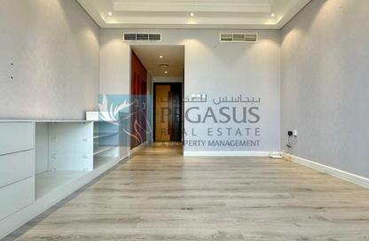 Apartment - 3 Bedrooms - 5 Bathrooms for rent in Abraj Al Lulu - Manama - Capital Governorate