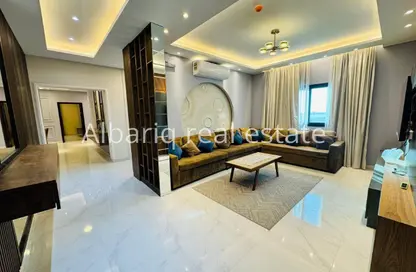 Apartment - 3 Bedrooms - 4 Bathrooms for rent in Busaiteen - Muharraq Governorate