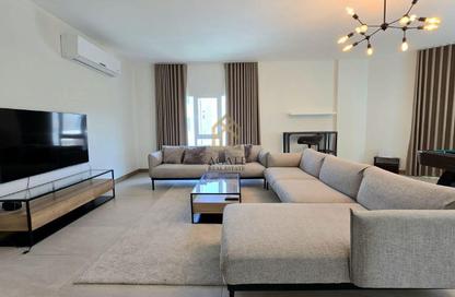 Apartment - 3 Bedrooms - 3 Bathrooms for rent in Al Juffair - Capital Governorate