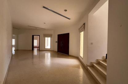 Compound - 4 Bedrooms - 5 Bathrooms for rent in Saar - Northern Governorate