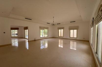 Compound - 4 Bedrooms - 5 Bathrooms for rent in Saar - Northern Governorate