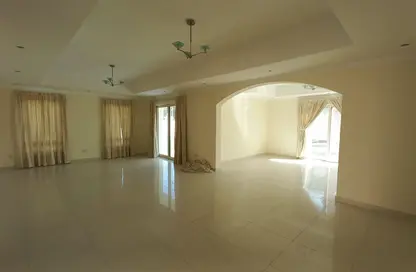 فيلا - 4 غرف نوم - 6 حمامات للايجار في الجنبية - المحافظة الشمالية