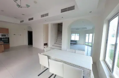 فيلا - 3 غرف نوم - 4 حمامات للايجار في الجنبية - المحافظة الشمالية