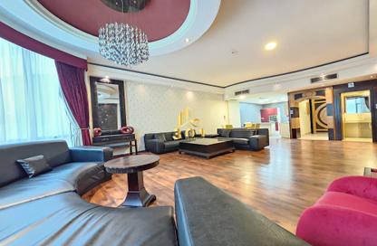 Apartment - 2 Bedrooms - 3 Bathrooms for rent in Al Juffair - Capital Governorate