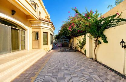 Compound - 4 Bedrooms - 4 Bathrooms for rent in Saar - Northern Governorate Compound - 4 Bedrooms - 4 Bathrooms for rent in Saar - Northern Governorate