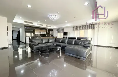 Apartment - 3 Bedrooms - 3 Bathrooms for rent in Al Juffair - Capital Governorate