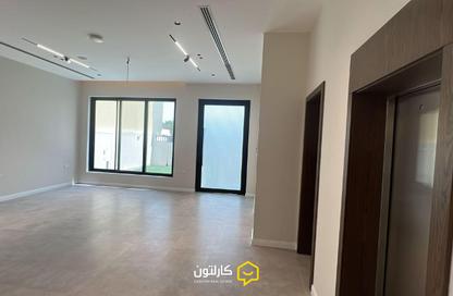 فيلا - 4 غرف نوم - 7 حمامات للبيع في الجنبية - المحافظة الشمالية
