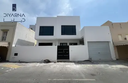 فيلا - 5 غرف نوم - 6 حمامات للبيع في قلالي - المحرق