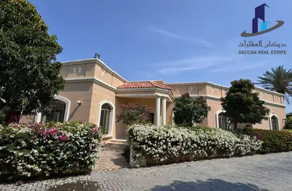 Villa - 4 Bedrooms - 4 Bathrooms for rent in Janabiya - Northern Governorate