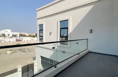 فيلا - 4 غرف نوم - 7 حمامات للبيع في الجنبية - المحافظة الشمالية