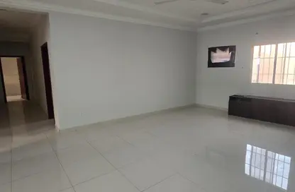 Apartment - 3 Bedrooms - 2 Bathrooms for rent in Bu Kowarah - Riffa - Southern Governorate
