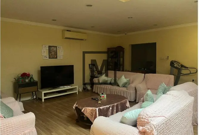 985696 - Property Image 3
