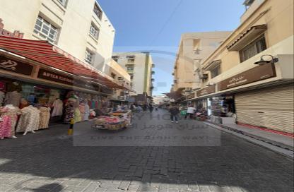 عمارة بالكامل - استوديو - 6 حمامات للبيع في سوق المنامة - المنامة - محافظة العاصمة