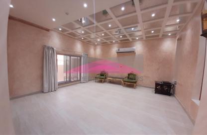 Villa - 4 Bedrooms - 4 Bathrooms for rent in Busaiteen - Muharraq Governorate