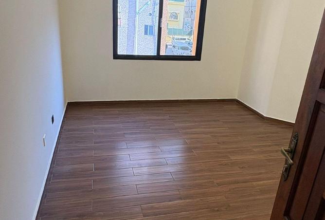 996163 - Property Image 2