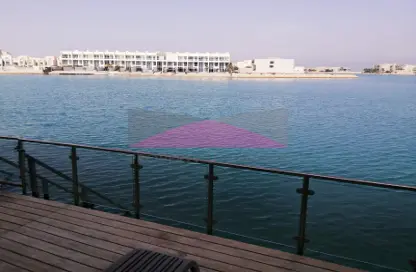 فيلا - 4 غرف نوم - 5 حمامات للبيع في شارع أمواج - أمواج - المحرق