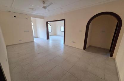 Villa - 4 Bedrooms - 5 Bathrooms for rent in Sanad - Central Governorate