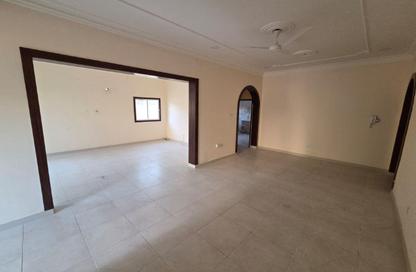 Villa - 4 Bedrooms - 5 Bathrooms for rent in Sanad - Central Governorate