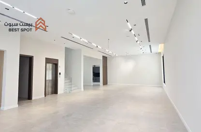 فيلا - 4 غرف نوم - 7 حمامات للبيع في الجنبية - المحافظة الشمالية