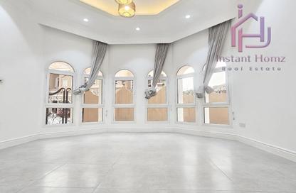 Compound - 4 Bedrooms - 5 Bathrooms for rent in Janabiya - Northern Governorate