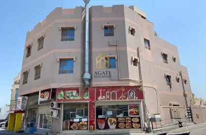 عمارة بالكامل - استوديو - 7 حمامات للبيع في المحرق - المحرق