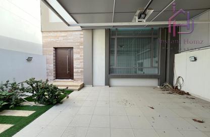 Villa - 4 Bedrooms - 5 Bathrooms for sale in Karzakkan - Northern Governorate
